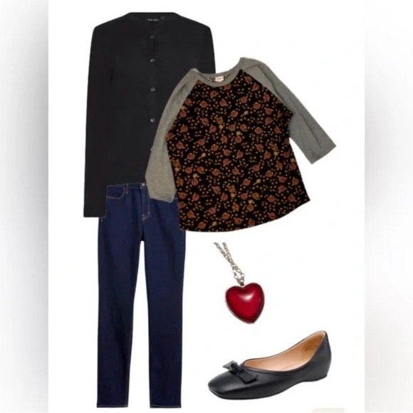 Elegant Red Heart Glass Pendant Necklace - Picture 4 of 4